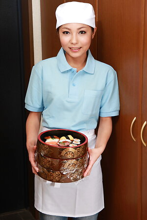 The ody of Lulu Kinouchi is full of sushis